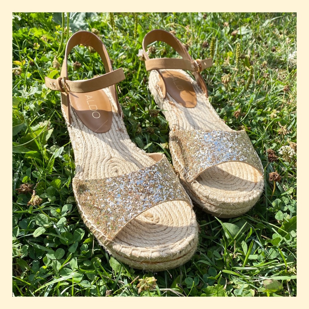 🎉Gold Glittery Espadrille Sandals 🎉 - Picture 9 of 15